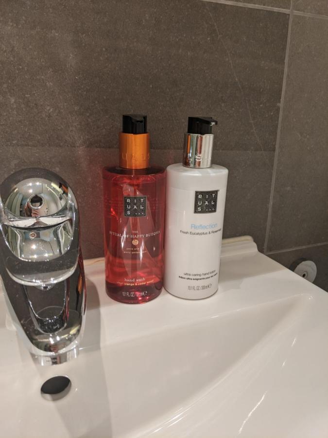 Beautiful Home Away From Home Near Stockholm City ザルツヨバーデン エクステリア 写真
