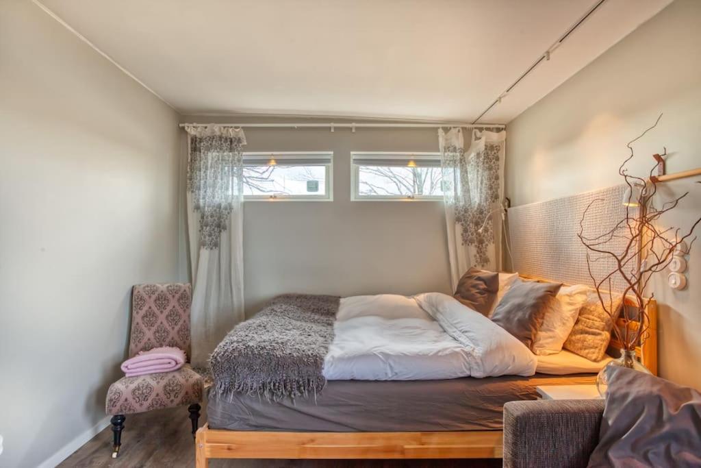 Beautiful Home Away From Home Near Stockholm City ザルツヨバーデン エクステリア 写真